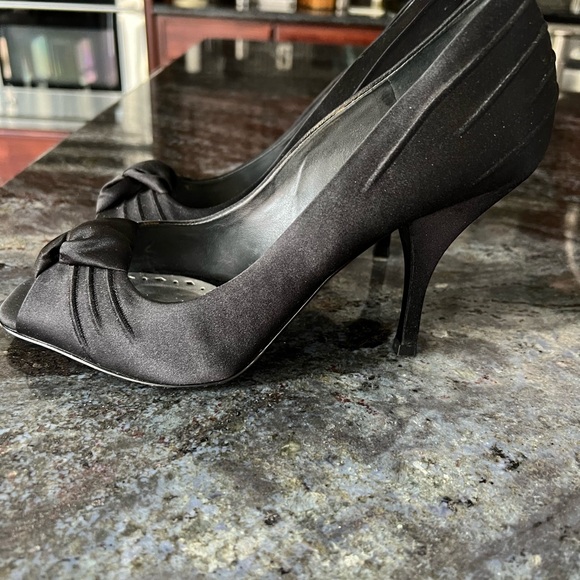 BCBG Peep Toe pump - Picture 3 of 4